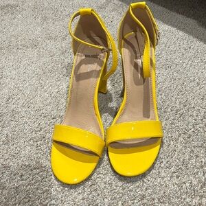 Women’s size 10 yellow heels